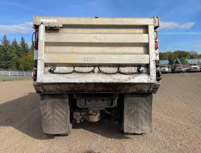 Image of International 7400 equipment image 3