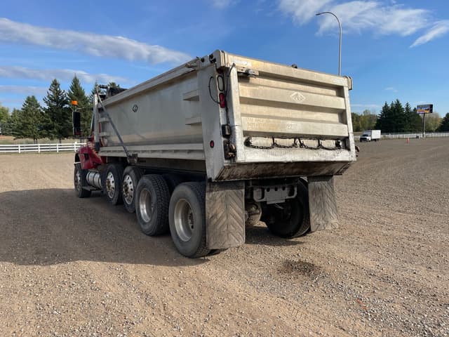 Image of International 7400 equipment image 2