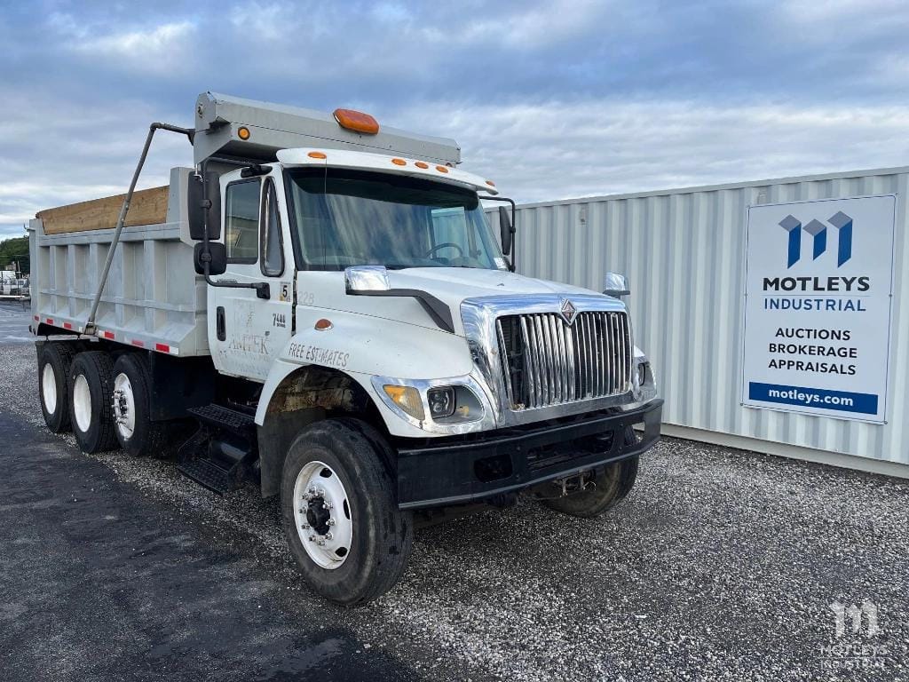 Main image International 7400