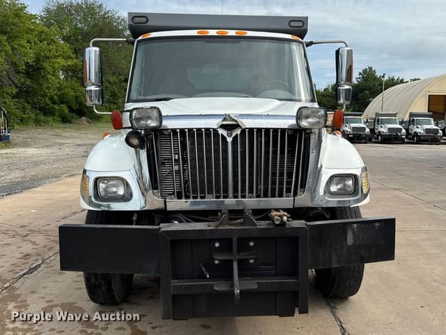 Image of International 7400 equipment image 1