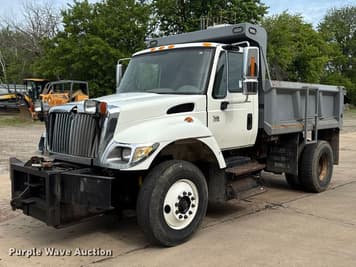 Main image International 7400