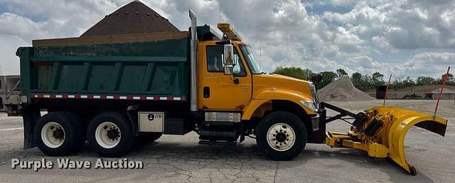 Image of International 7400 equipment image 3