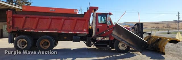 Image of International 7400 equipment image 3