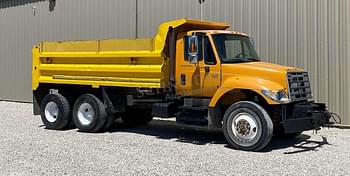 2003 International 7400 Equipment Image0