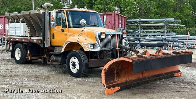 Image of International 7400 equipment image 2