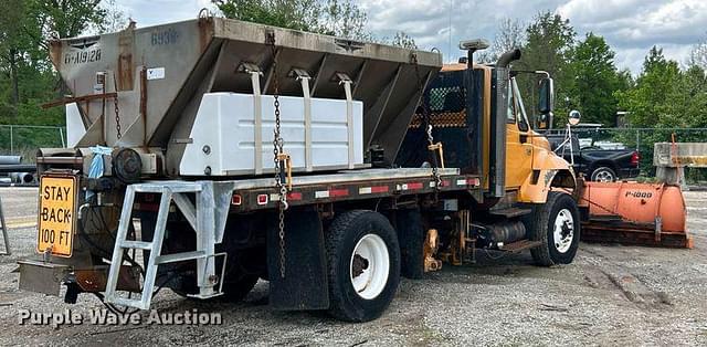 Image of International 7400 equipment image 4