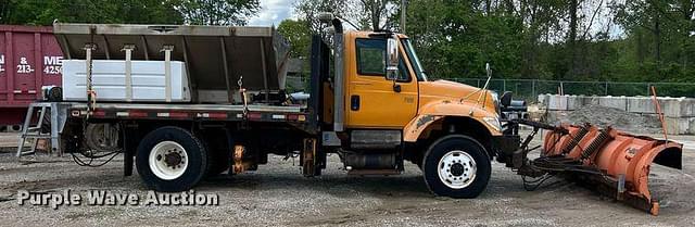 Image of International 7400 equipment image 3