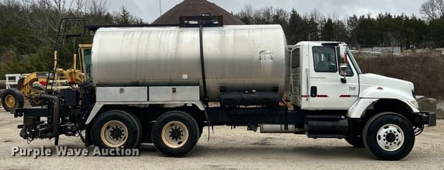 Image of International 7400 equipment image 3