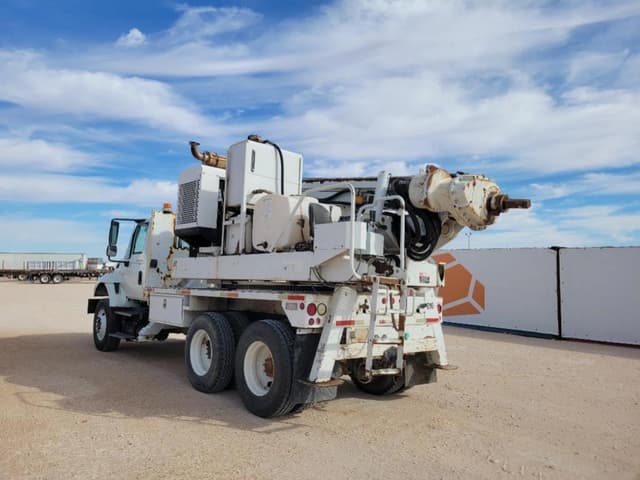 Image of International 7400 equipment image 2