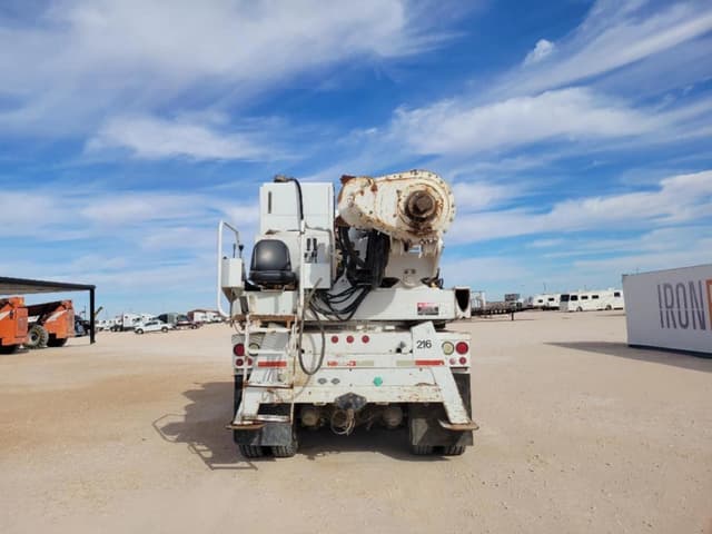 Image of International 7400 equipment image 3