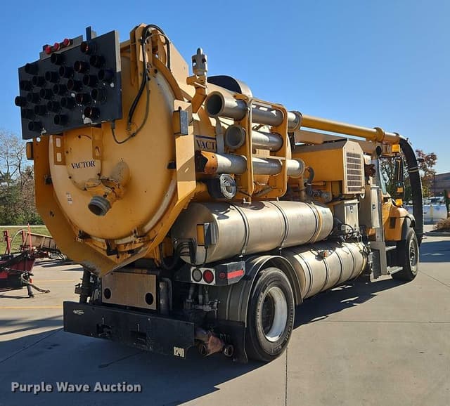 Image of International 7400 equipment image 4