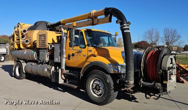 Image of International 7400 equipment image 2