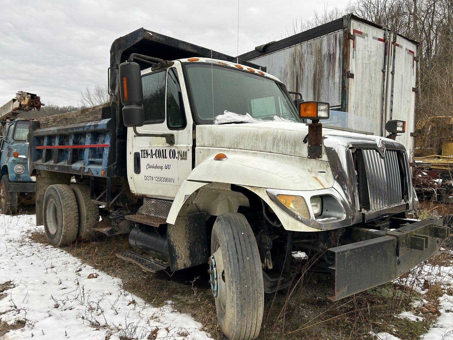 2003 International 7400 Equipment Image0