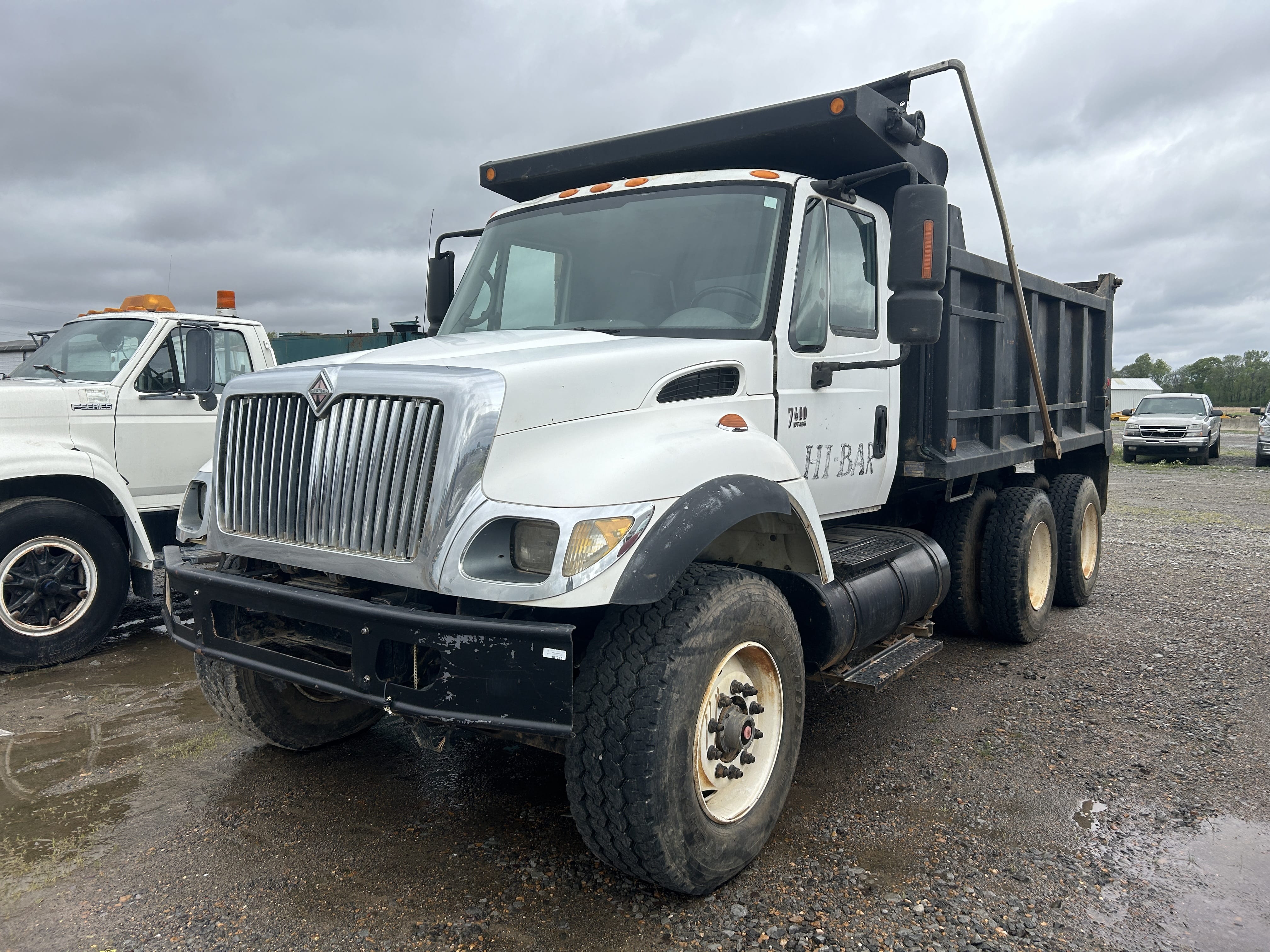 Main image International 7400