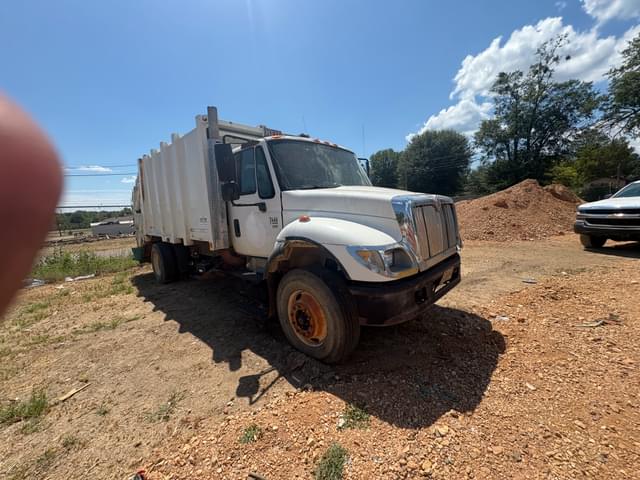 Image of International 7400 equipment image 2