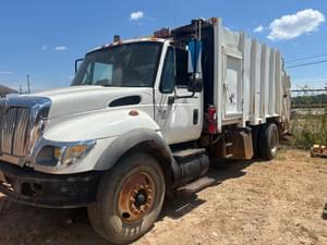 2003 International 7400 Image