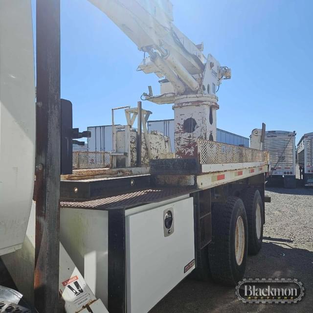 Image of International 7400 equipment image 2