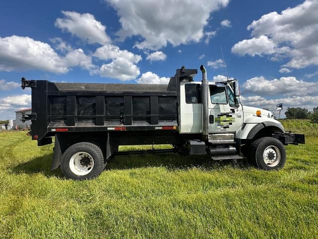Image of International 7500 equipment image 3