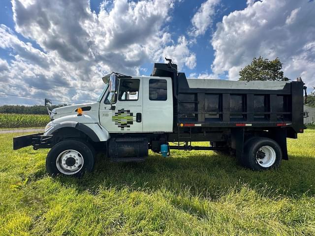 Image of International 7500 equipment image 4