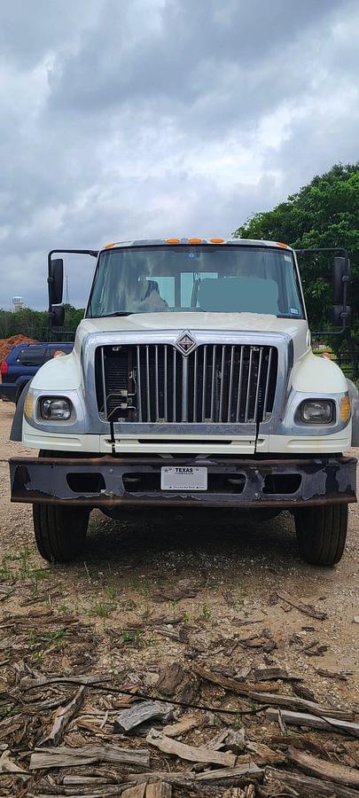 Image of International 7600 equipment image 1