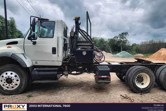 Image of International 7600 equipment image 4