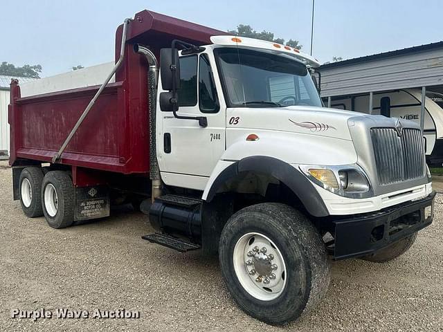 Image of International 7600 equipment image 2
