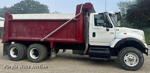 Image of International 7600 equipment image 3