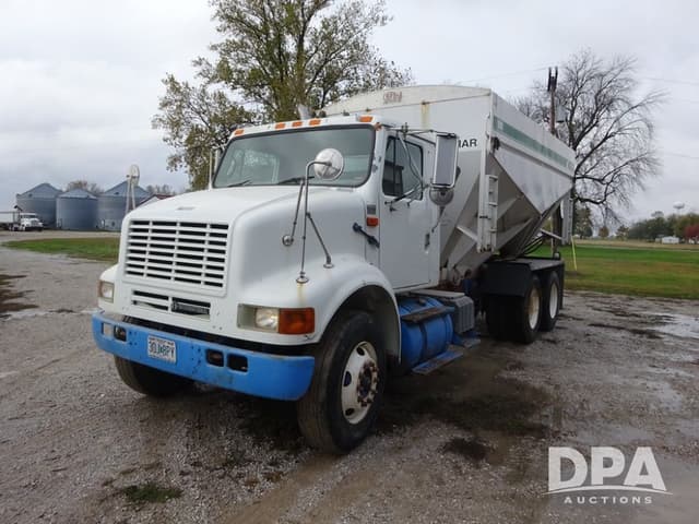 Image of International 8100 equipment image 2