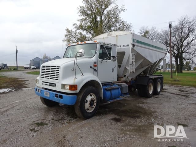 Image of International 8100 equipment image 1