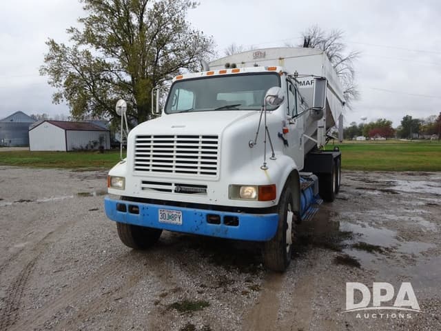 Image of International 8100 equipment image 3