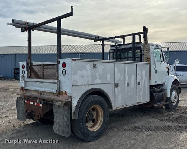 Image of International 8100 equipment image 4