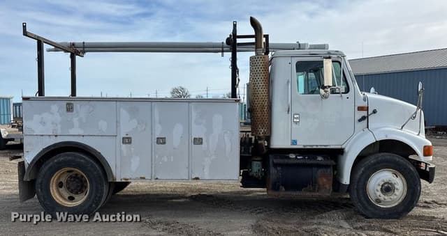 Image of International 8100 equipment image 3