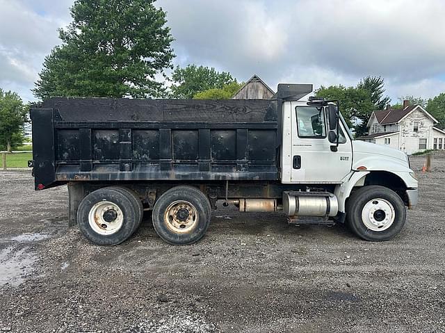 Image of International 8500 equipment image 3