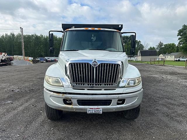 Image of International 8500 equipment image 1