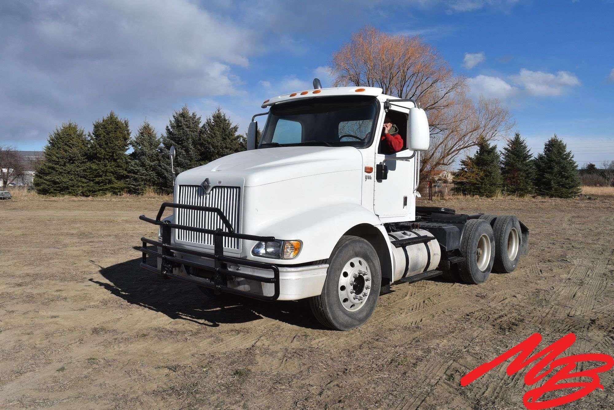 2003 International 9100i Equipment Image0