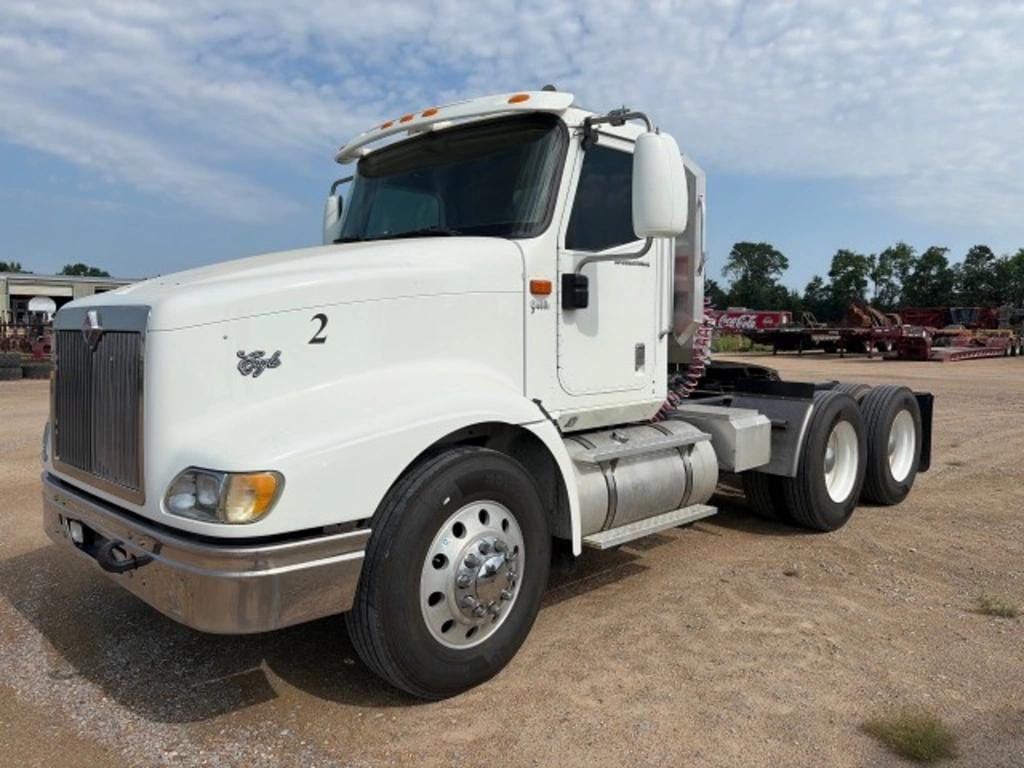 2003 International 9400i Equipment Image0