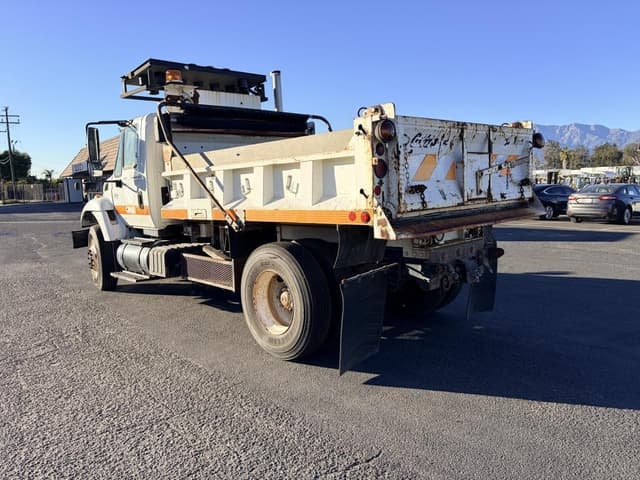 Image of International 7400 equipment image 3