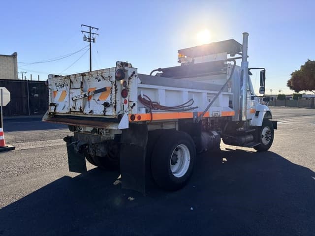 Image of International 7400 equipment image 2