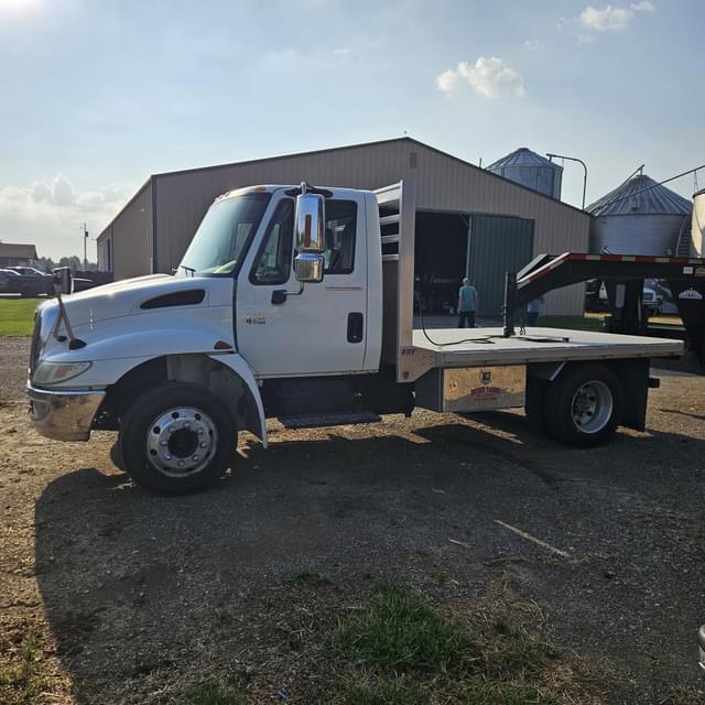 Image of International Durastar 4200 equipment image 4