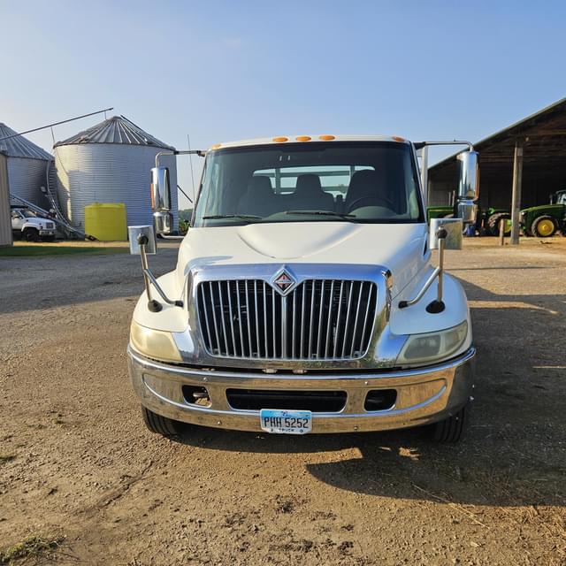 Image of International Durastar 4200 equipment image 2