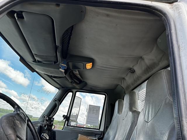 Image of International Durastar 4300 equipment image 4