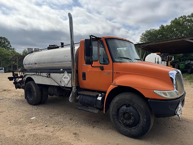 Image of International Durastar 4300 equipment image 3
