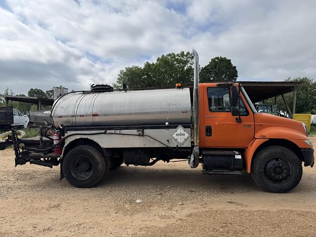 Image of International Durastar 4300 equipment image 4