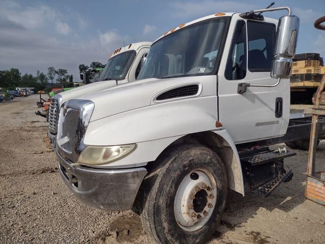 Image of International Durastar 4300 equipment image 1