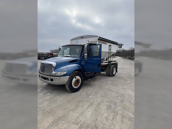 2003 International Durastar 4300 Equipment Image0