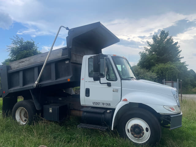 Image of International Durastar 4300 equipment image 1