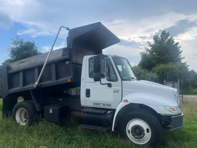 Image of International Durastar 4300 equipment image 1