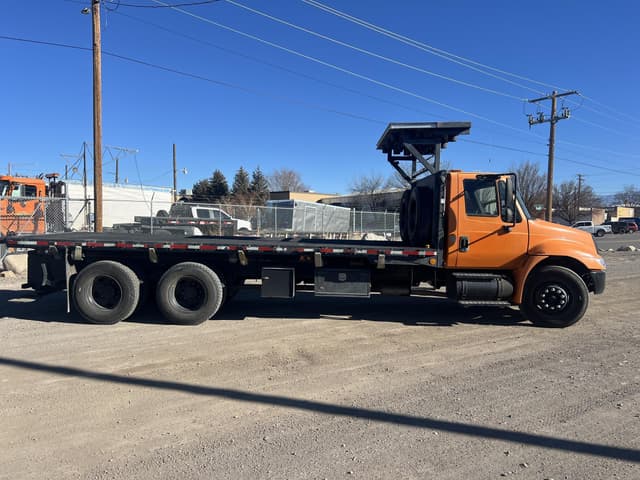 Image of International DuraStar 4400 equipment image 3