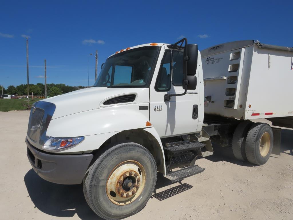Image of International DuraStar 4400 Primary image