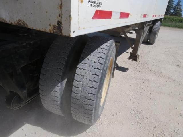 Image of International DuraStar 4400 equipment image 2